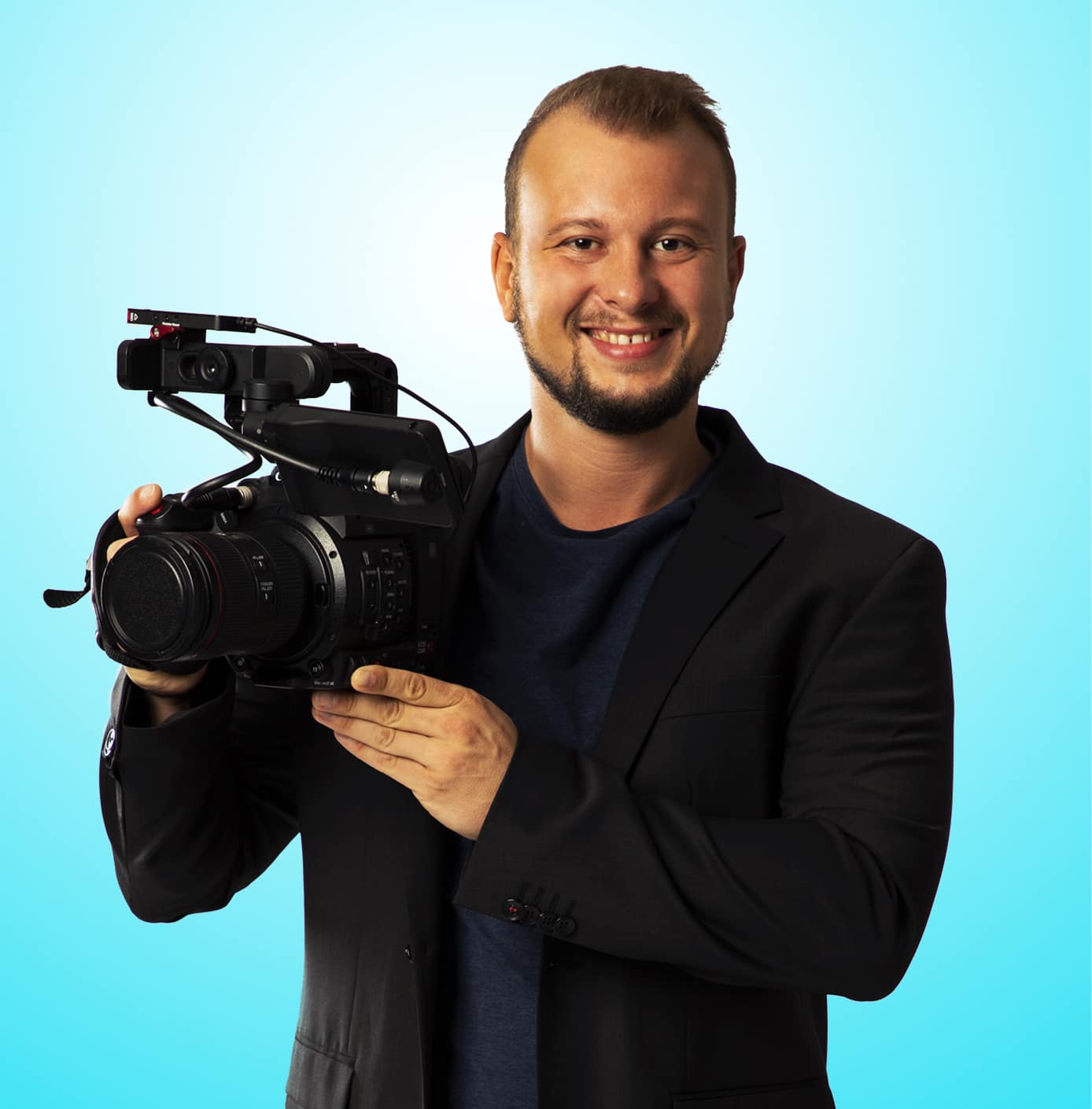 catch-feelings-felix_insta Felix Schreiber, der Geschäftsführer von Catch Feelings Filmproduktion Stuttgart mit Kamera Canon EOS C200