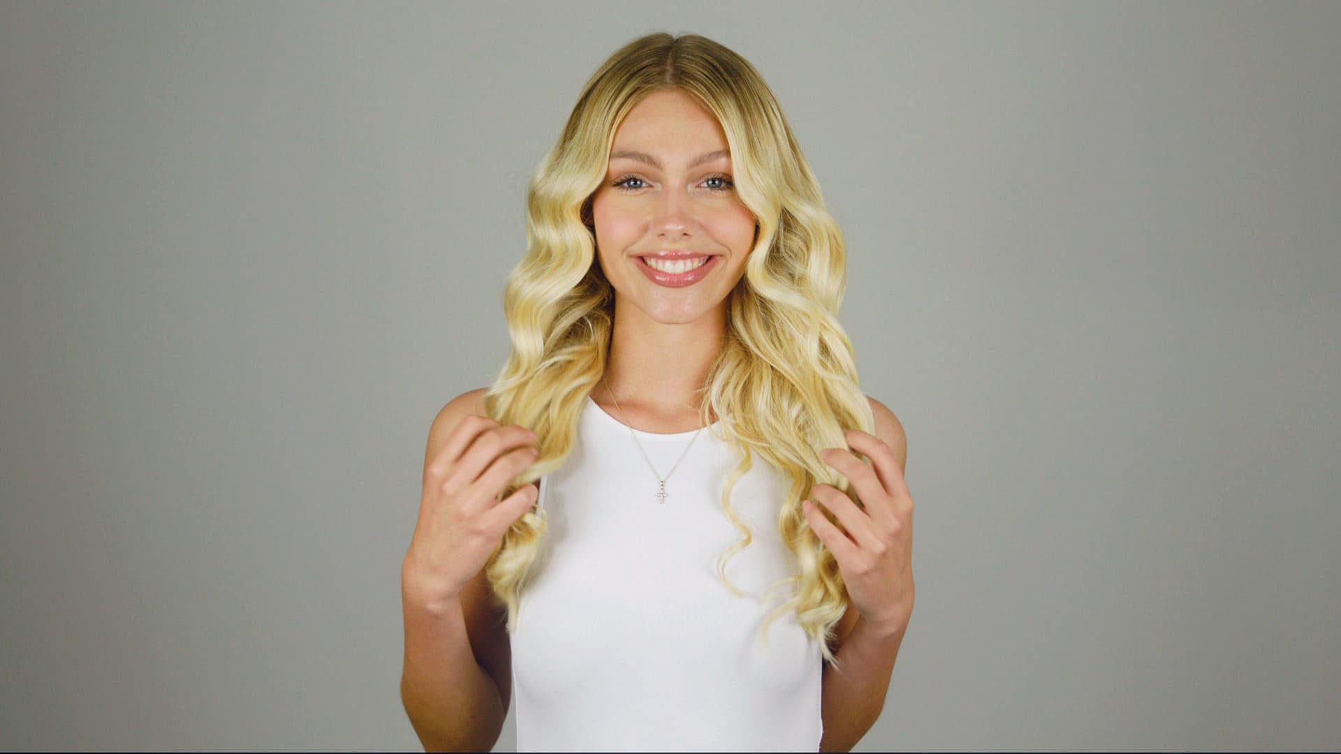 Social Media Video Produktion Stuttgart – Senait Hair Extensions mit Daniela Djokic Social Media Video Produktion für Senait Hair in Esslingen – Daniela Djokic, Gewinnerin von Germanys Next Topmodel 2025, präsentiert Hair Extensions im Beauty Produktvideo von Catch Feelings Videoproduktion Stuttgart.